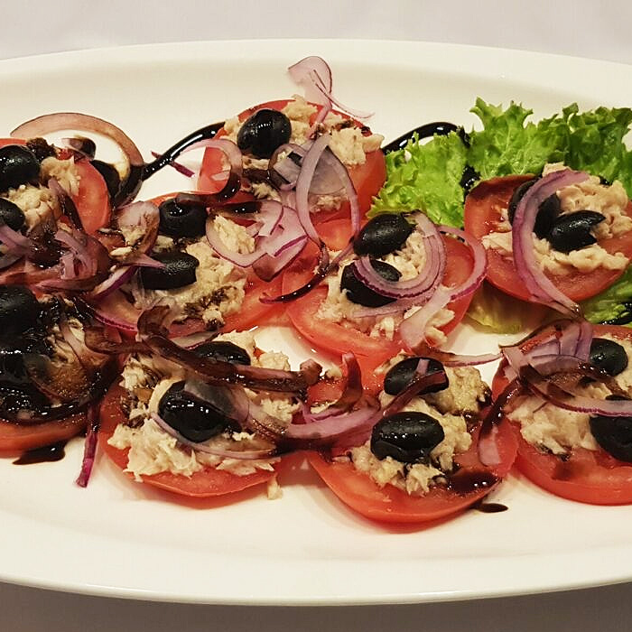 25. Pomidorų - tunų salotos